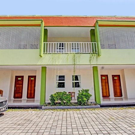 Capital O 91384 Rintaka Residence Senggigi Exterior foto