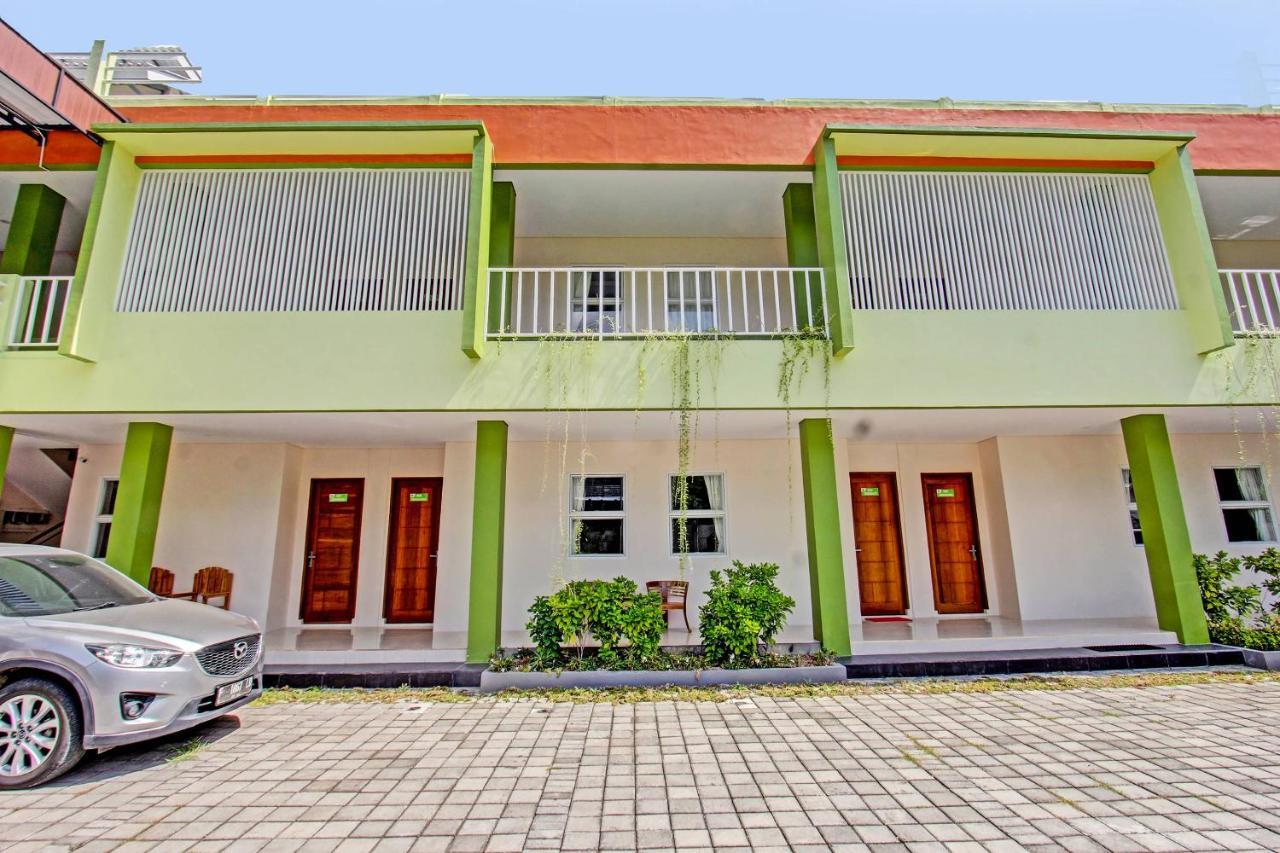 Capital O 91384 Rintaka Residence Senggigi Exterior foto